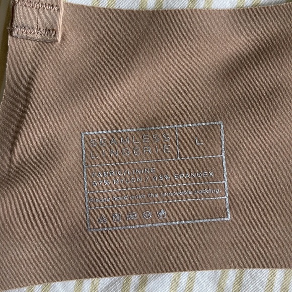 Second Skin Seamless Lingerie Plunge Bra - Picture 4 of 4